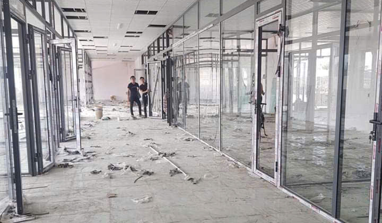 Gia Công Vách Ngăn Văn Phòng Nhiều Cánh Thiết Kế Hiện Đại, Giá Tốt
